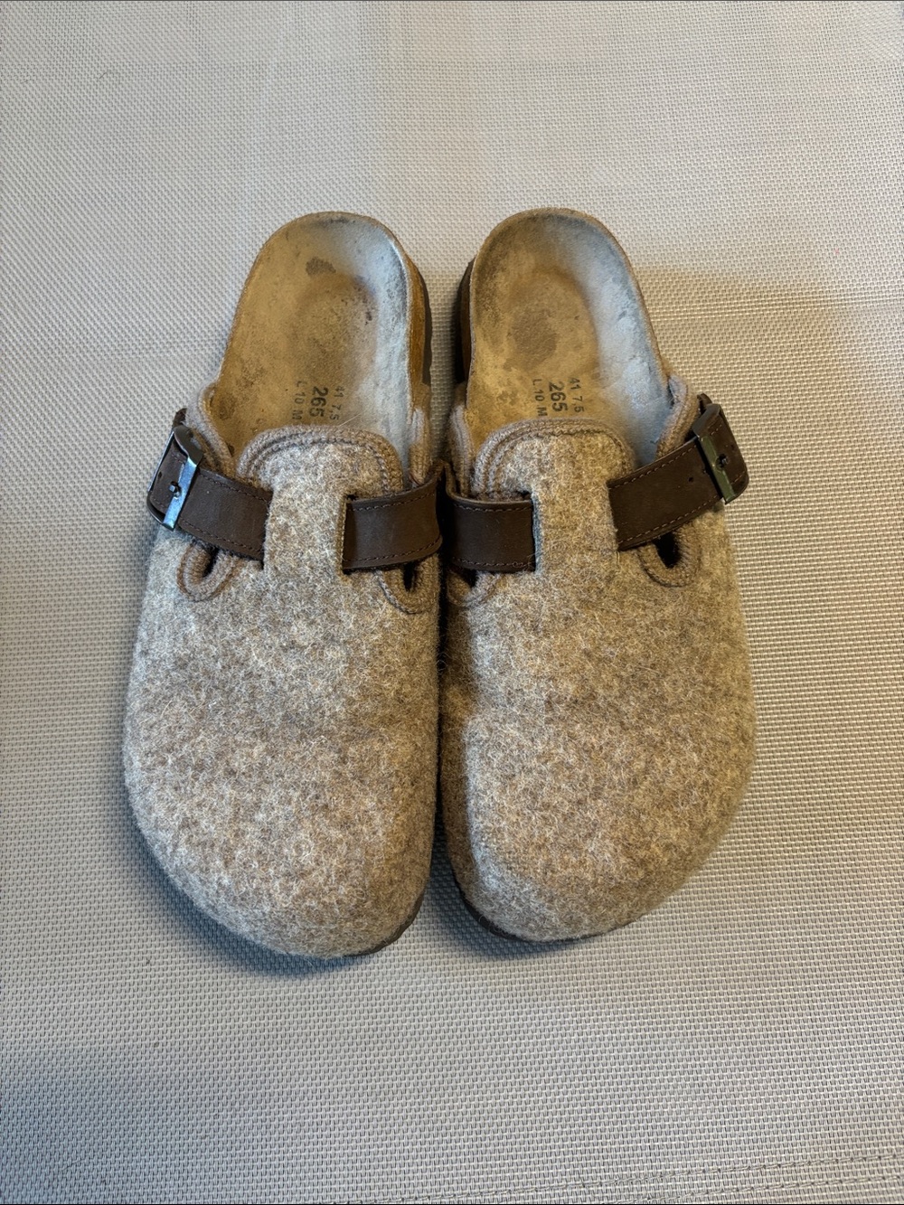 Women’s Felt Clog Mule with Adjustable Strap - Cream Brown